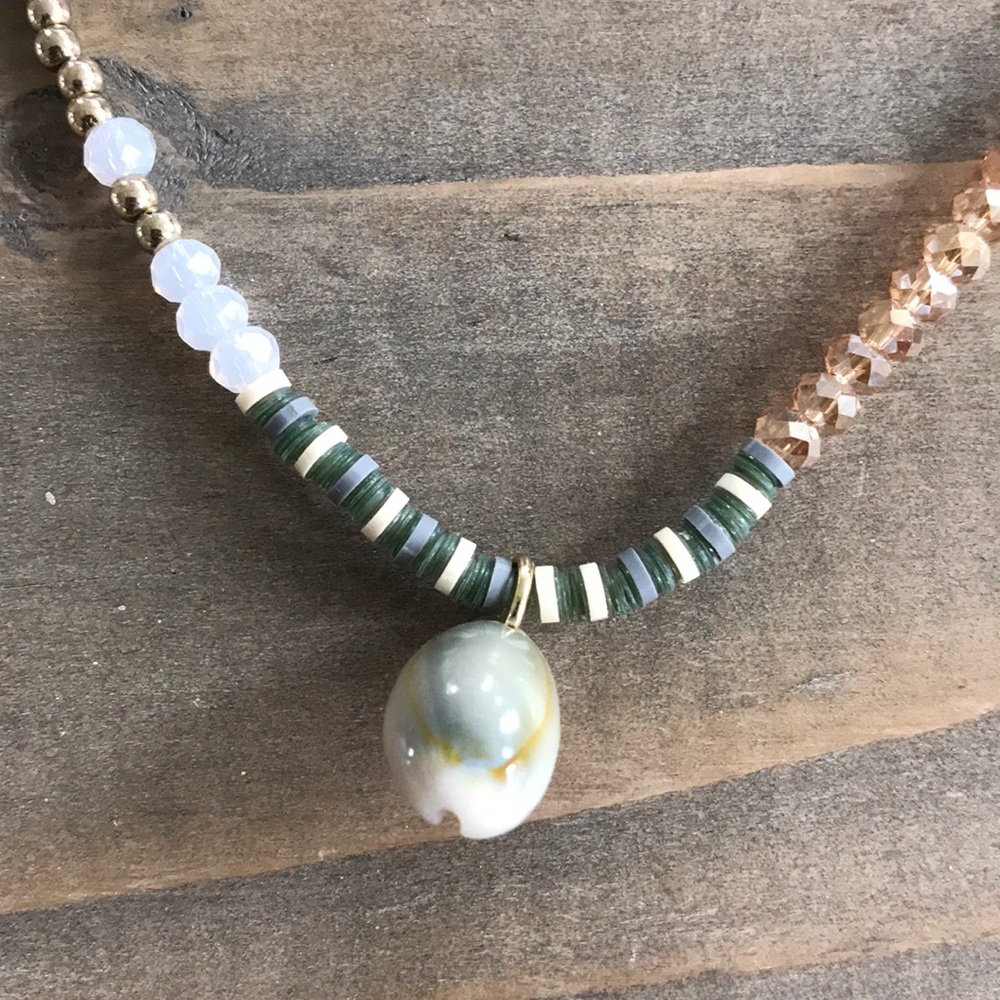 Express Beach Shell Necklace W/Bonus Leaf Bracelet